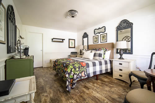bandon oregon waterfront lodging -guest room